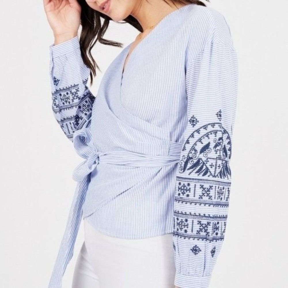 RD Style Crossed Embroidered Long Sleeve V-Neckline Top size medium